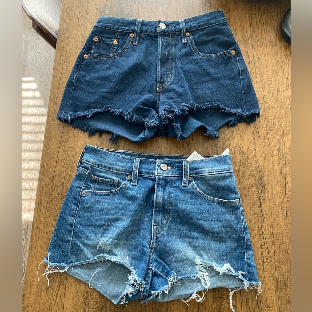 LEVIS 501 W24 BOOTY SHORTS